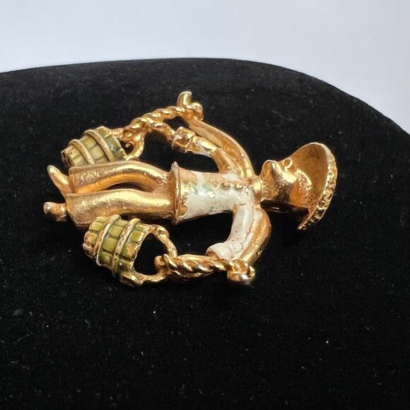 Vintage Asian Themed Brooch, Man Carrying Water Market Buckets Distressed Paint - Picture 5 of 9